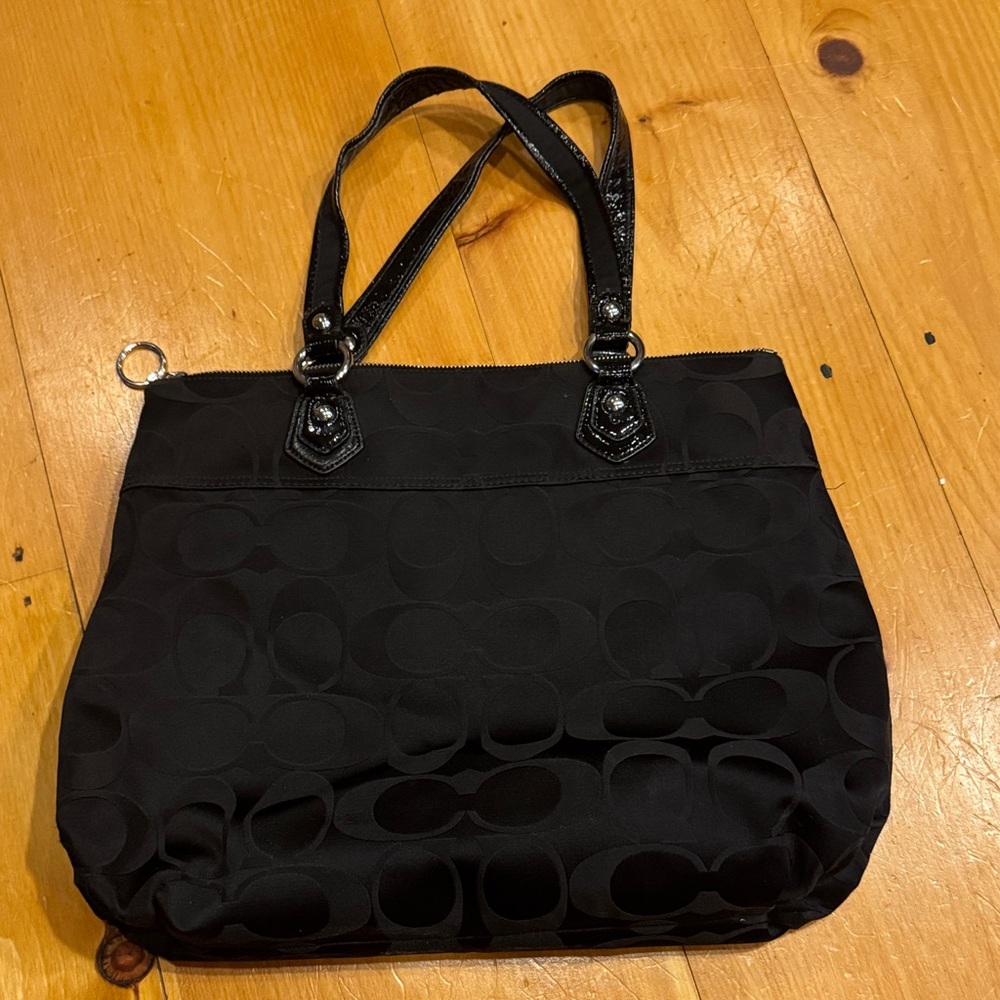 Elegant Black Women's Handbag
Coach handbag, used but great condition!